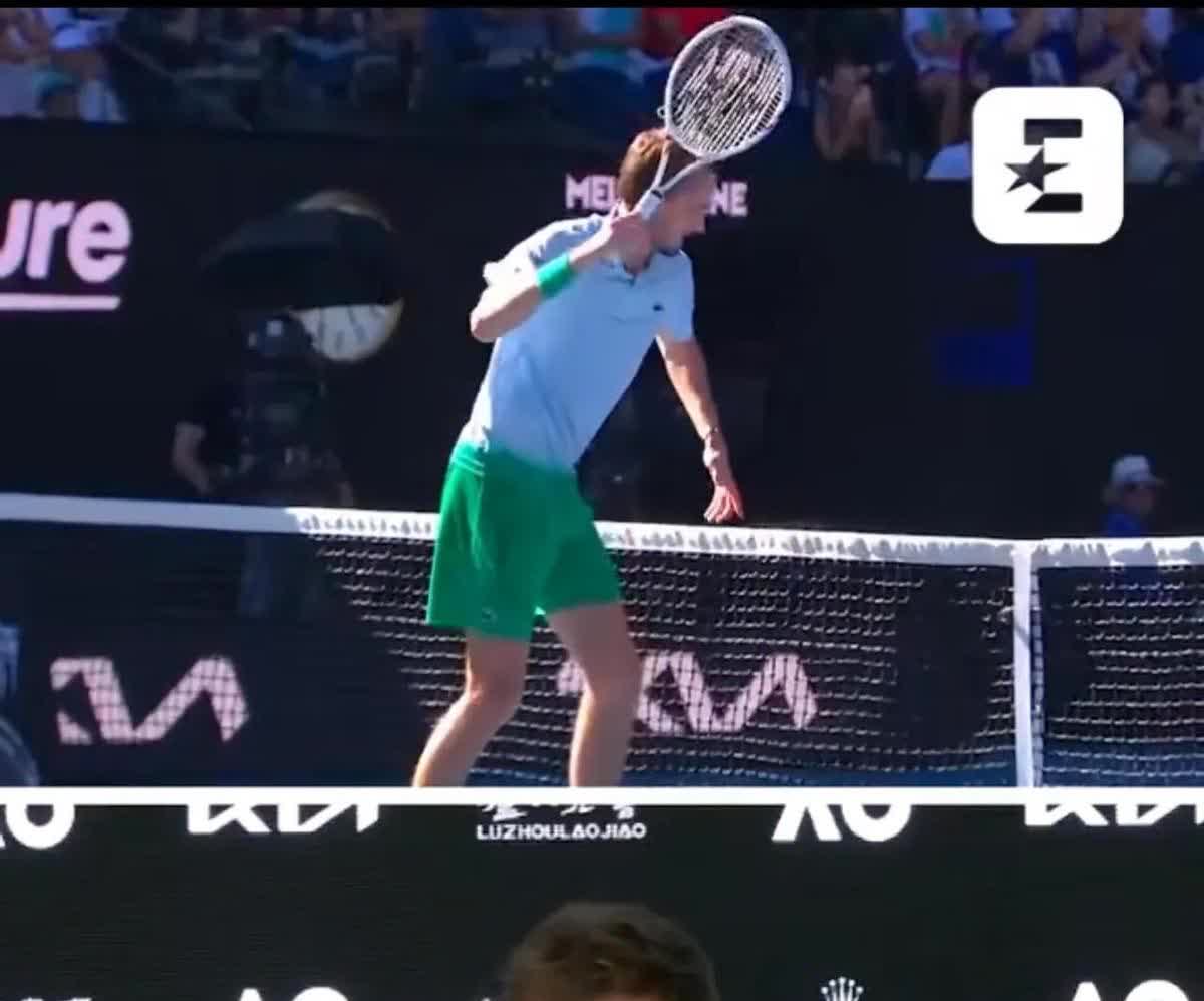 法国网球队鏖战意大利网球队,梅德韦杰夫绝境逆转 法国网球队鏖战意大利网球队,梅德韦杰夫绝境逆转