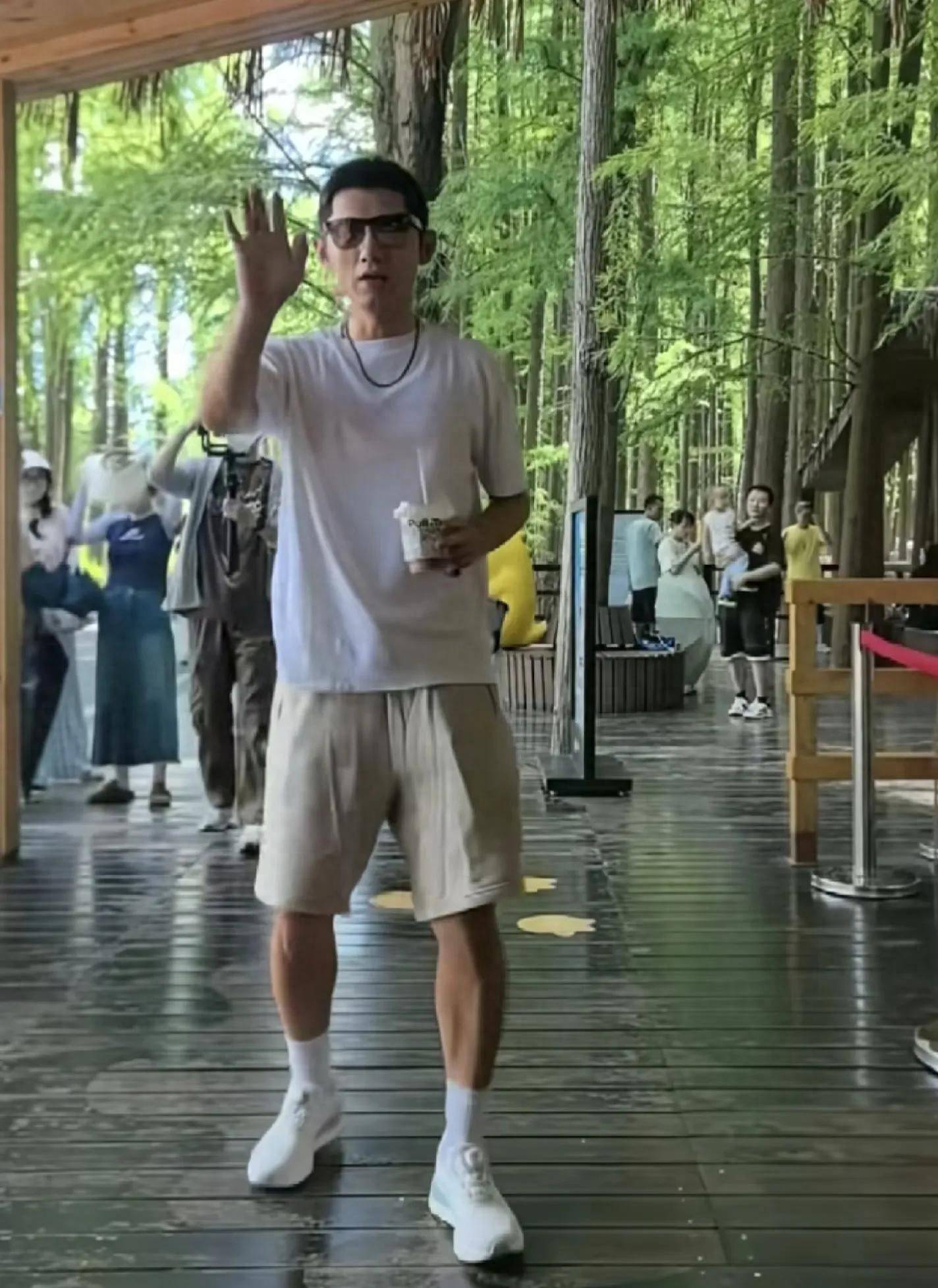 包含法国乒乓球队碾压英国乒乓球队，张继科制霸全场的词条