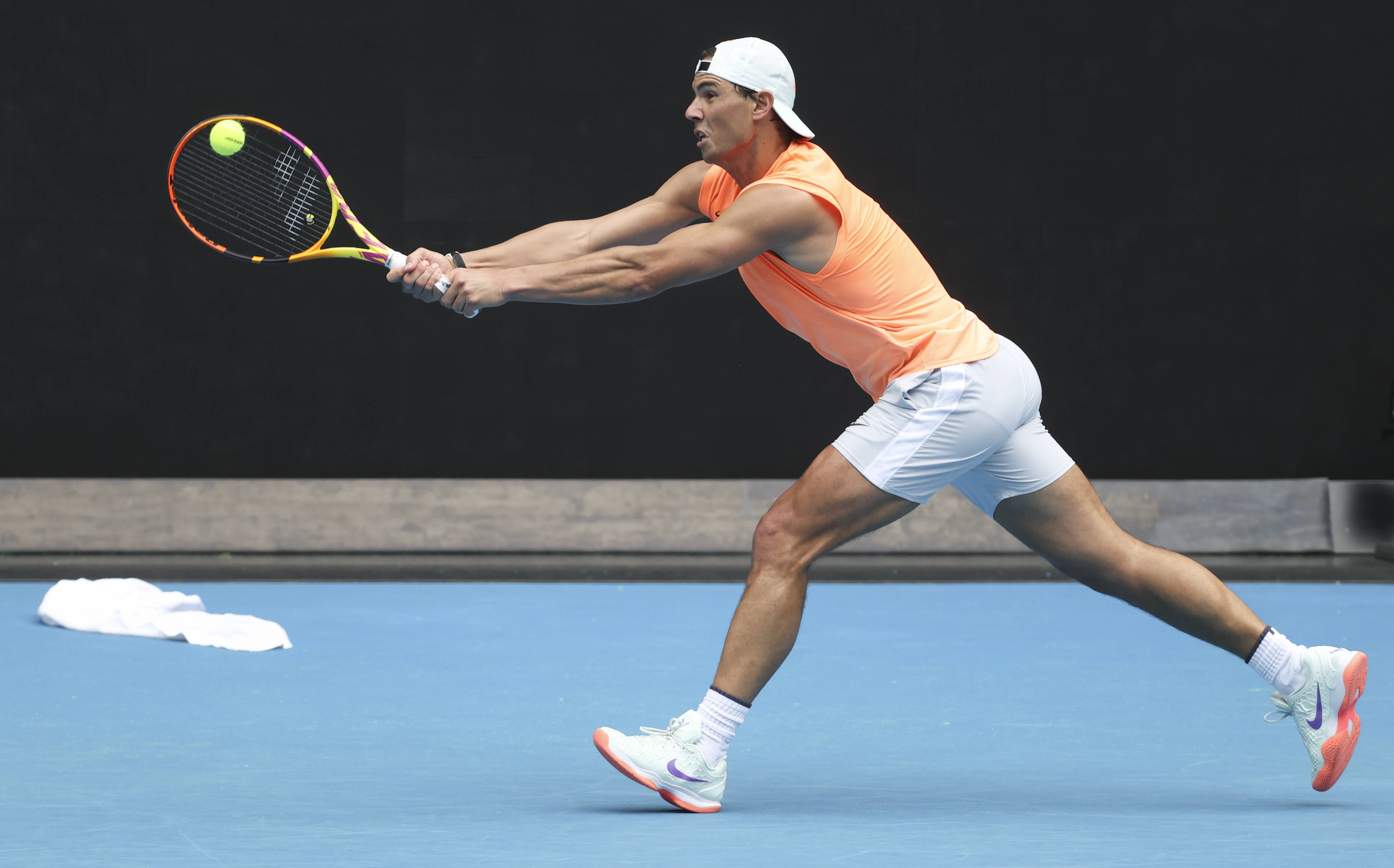 澳大利亚网球队鏖战世界网球队，纳达尔完成帽子戏法