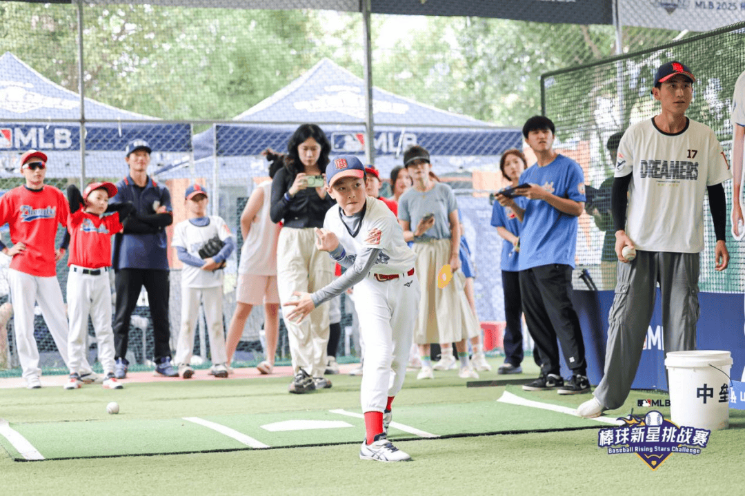 棒球决赛震撼开打,巅峰对决引爆全场 棒球决赛震撼开打,巅峰对决引爆全场