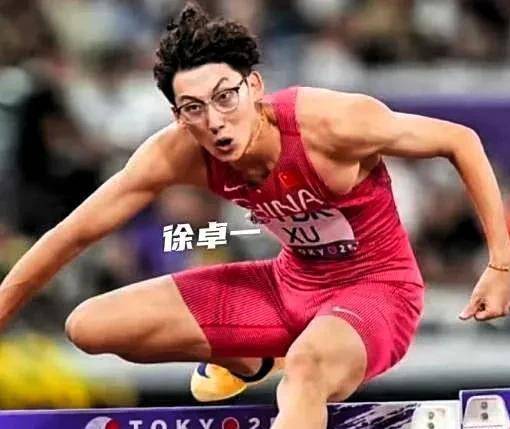 田径惊险逆转取胜，粉丝狂欢不已