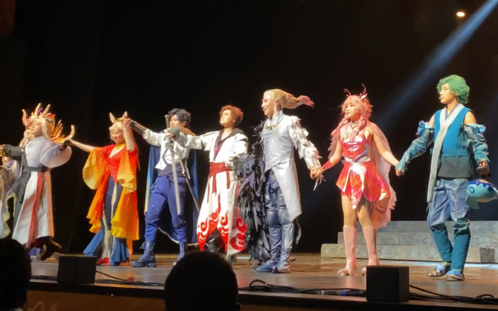 王者荣耀传奇谢幕，球迷泪洒赛场