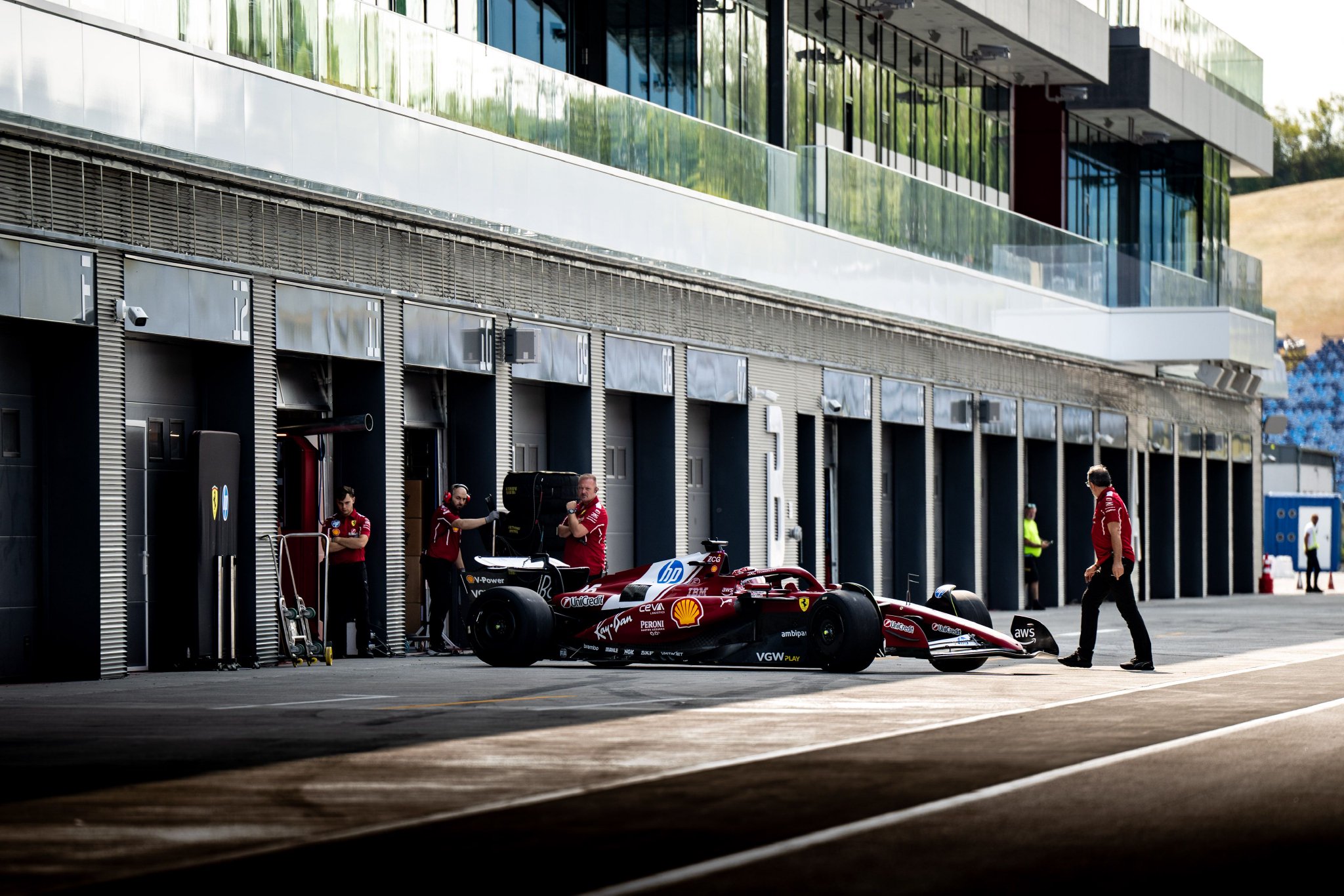 红牛车队逆转索伯车队,勒克莱尔点燃赛场的简单介绍 红牛车队逆转索伯车队,勒克莱尔点燃赛场的简单介绍