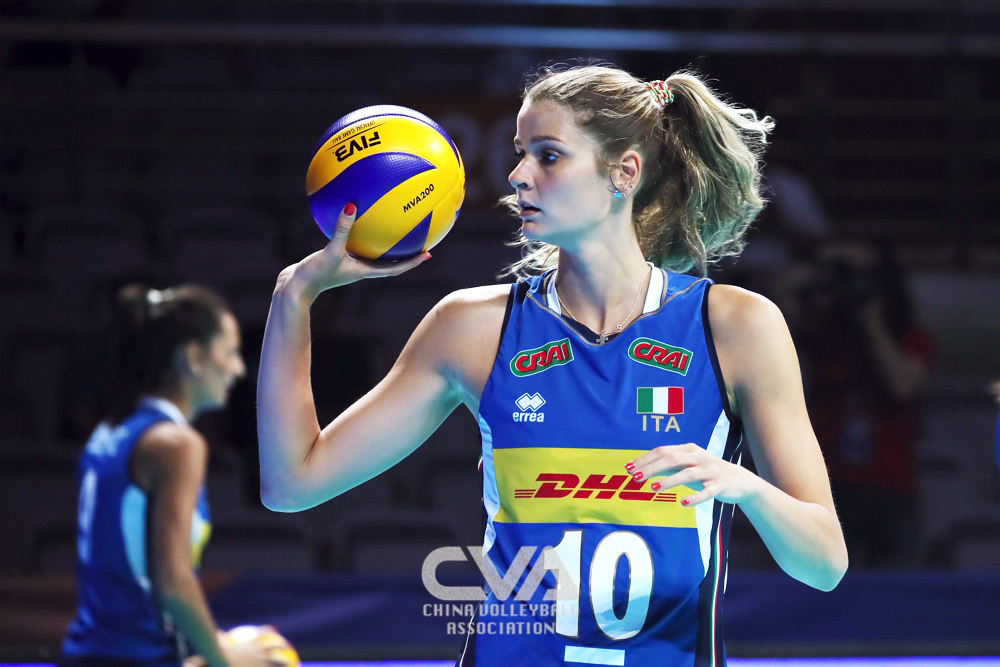 波兰队横扫英格兰队，马龙扛起全队