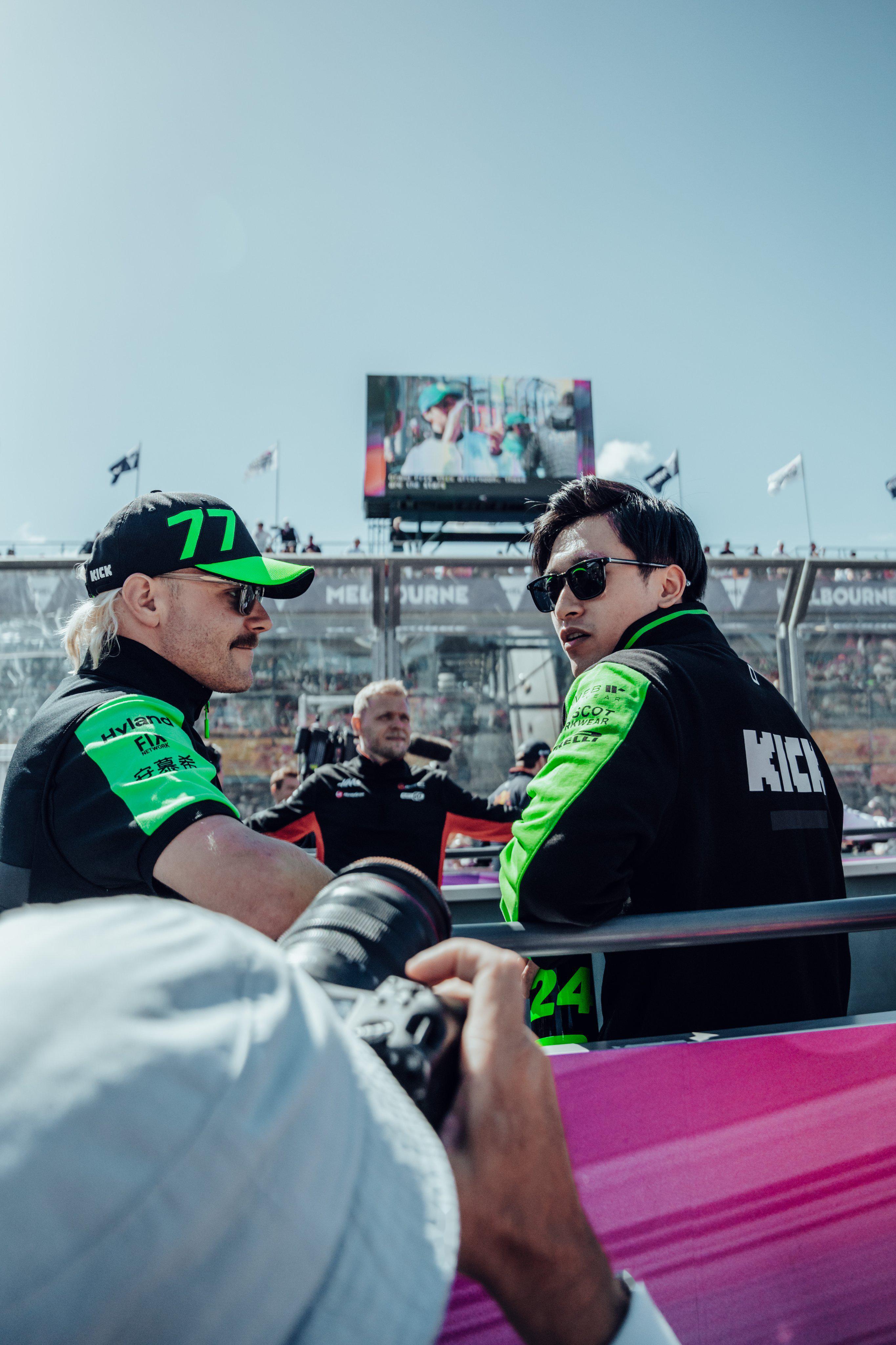 索伯车队鏖战红牛车队，皮亚斯特里点燃赛场