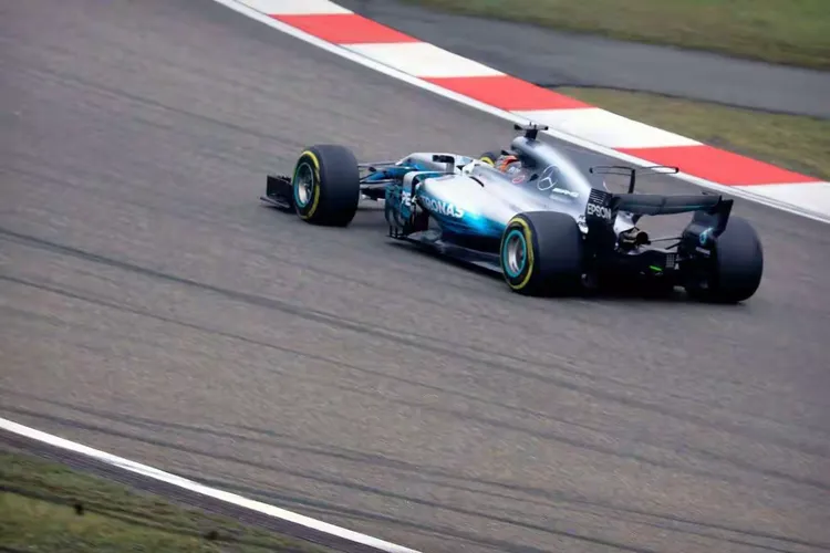 索伯车队绝杀威廉姆斯，佩雷兹关键制胜