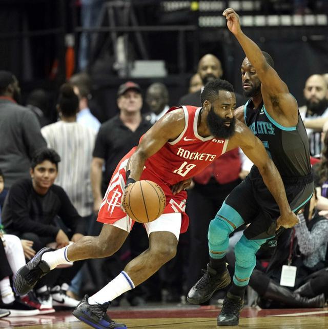 猛龙横扫辽宁队，米切尔刷新纪录