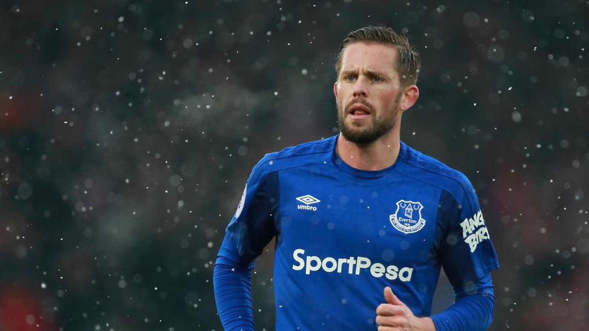 皮克挂帅，乌克兰全明星友谊赛4-1碾压国际米兰传奇队，足球精神跨越疆界