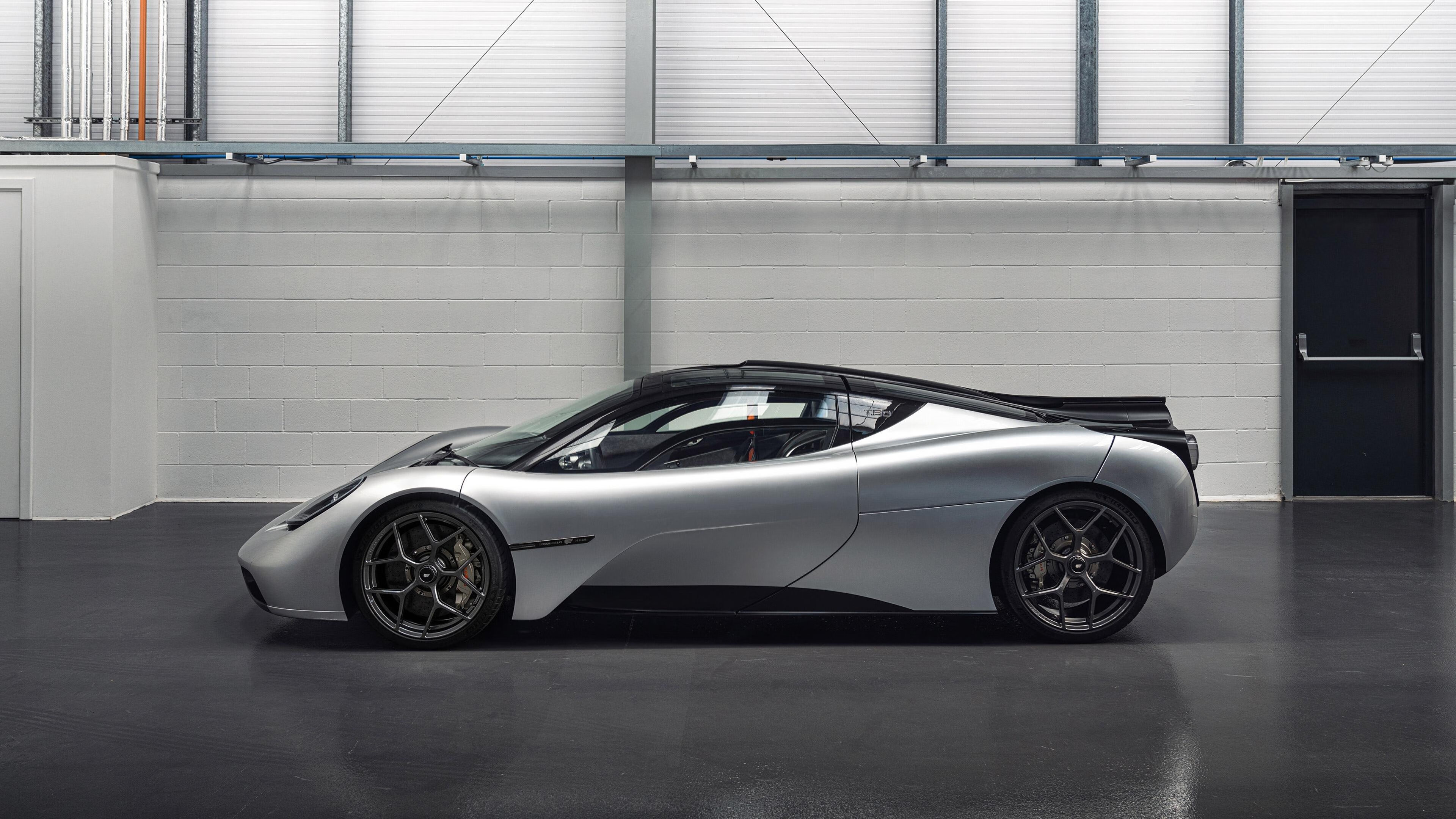 浓眉暴走鹈鹕中国赛爆锤广东！内线碾压引美媒热议，这是降维打击