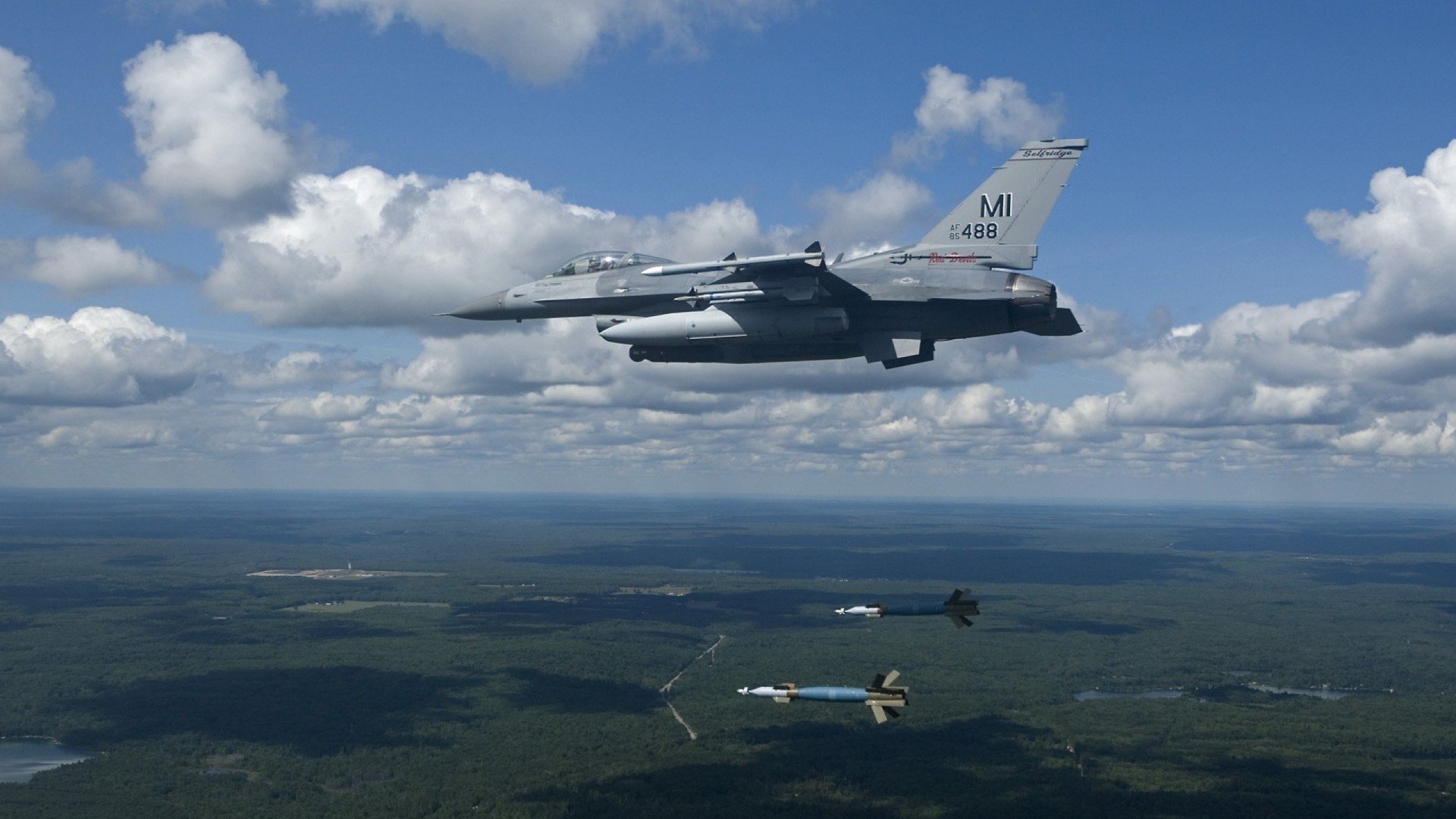 马丁内利，英超争冠之夜的璀璨明星